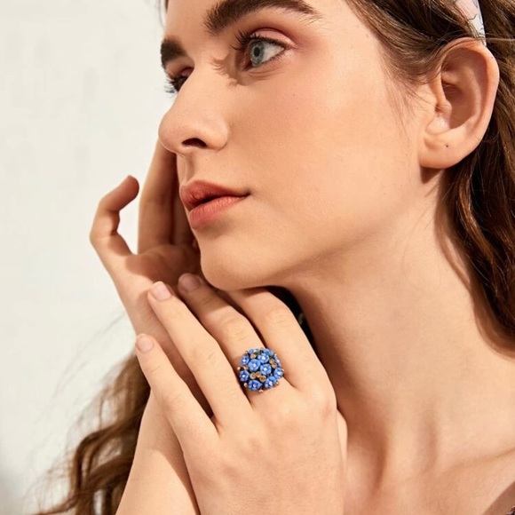 Flower Rhinestone Decor Ring - Picture 2 of 6